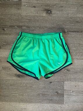 NWT Medium Nike Green and Navy Blue Dri Fit Lined Athletic Sport Running Shorts